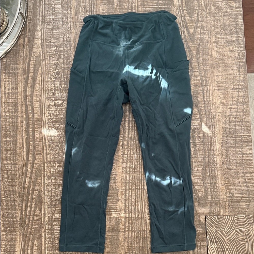 Women’s Green Lululemon cropped leggings